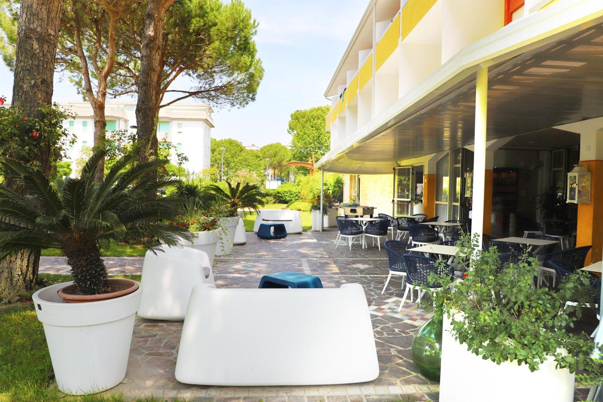 Hotel Hiki 3 Superior Bibione Exterior foto