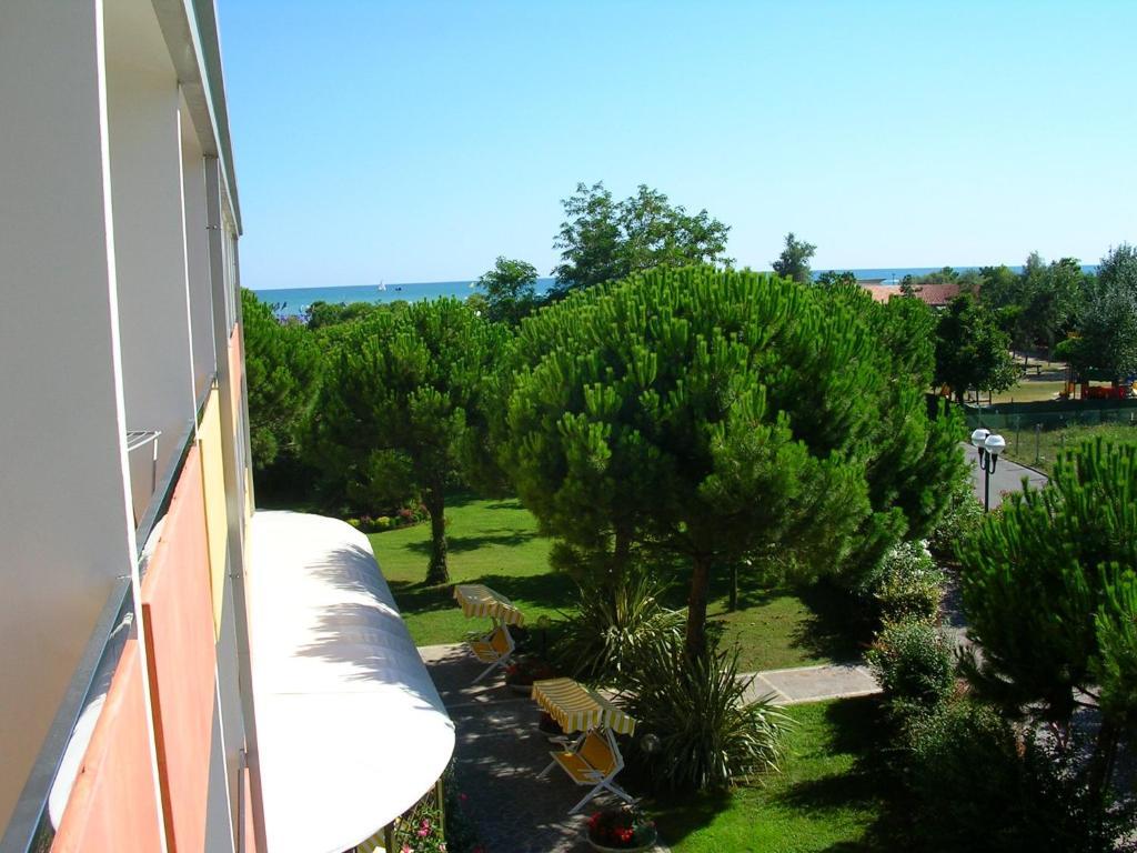 Hotel Hiki 3 Superior Bibione Exterior foto